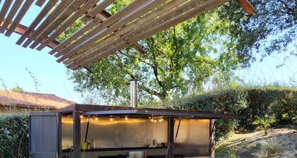 ruhige Villa in der Nähe der Strände, des Hafens und des Golfplatzes mit einem herrlichen Garten