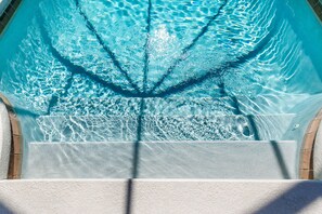 室外游泳池，恒温泳池