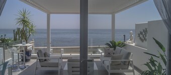 Une maison contemporaine en bord de mer à Bahia Dorada, Estepona
