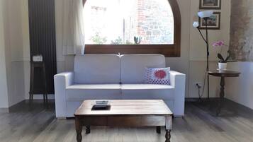 Smart-TV, Kamin, DVD-Player, Videothek