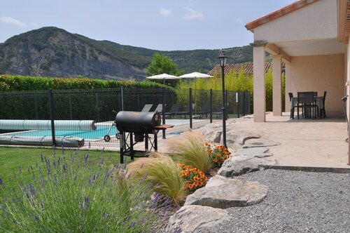 Schöne Villa 6 Pers mit privatem Pool in Vallon Pont d'Arc eingezäunt