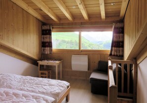 2 bedrooms, desk, iron/ironing board, travel cot