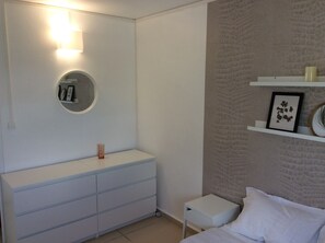 2 soverom, strykejern/-brett, internettilgang og sengetøy