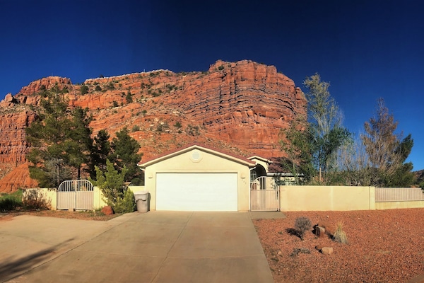 Front of the home, MASSIVE amount of parking!