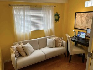 Smart TV, fireplace, books, offices - Exceptional Location & View in Kanab UTAH,  2/3 acs, Vermillion Cliff backyard! (Kanab)