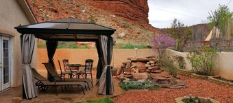 Exceptional Location & View in Kanab UTAH,  2/3 acs, Vermillion Cliff backyard!
