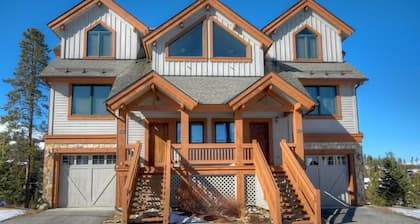 Super Ski Pad - Ski in, Ski Out, Walk to Town.