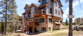 Super Ski Pad - Ski in, Ski Out, Walk to Town.