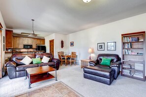 TV connectée, lecteur de DVD, livres