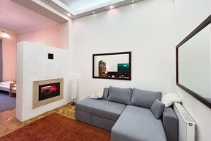 Smart TV, fireplace, DVD player, ping pong - GREAT LOCATION Fireplace Holidays: city center, spacious, groups/family friendly (Budapest)