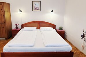 2 bedrooms, desk, iron/ironing board, travel cot - GREAT LOCATION Fireplace Holidays: city center, spacious, groups/family friendly (Budapest)