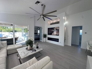 Smart TV, fireplace, DVD player