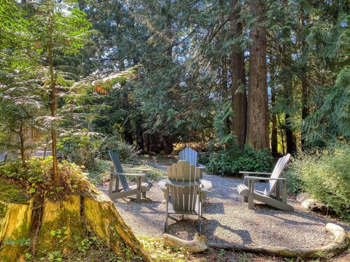 Clean & Cozy 2br/2ba, Remodeled w/ Hot Tub, Close To Beach & Town: See Reviews