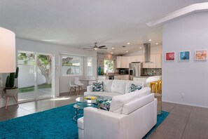 Smart TV, fireplace, streaming services