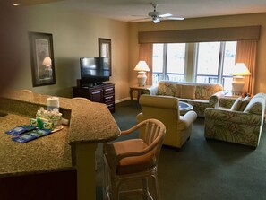 Smart TV, DVD player, ping pong, stereo