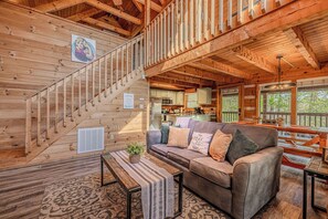 تلفزيون ذكي، مدفأة، كرة قدم الطاولة، مكتب