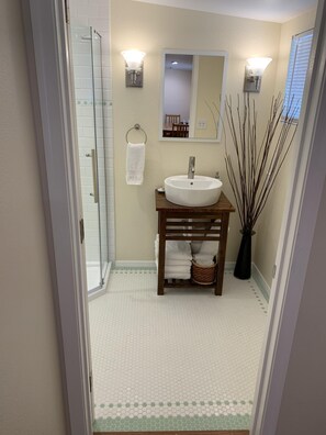 Combined shower/tub, hair dryer, towels, soap
