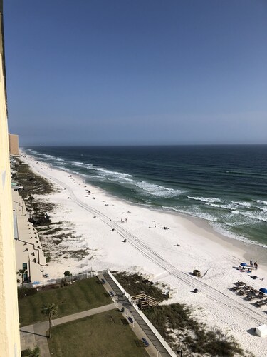 Great rate due to work on the property stay beachfront less than home in the sno