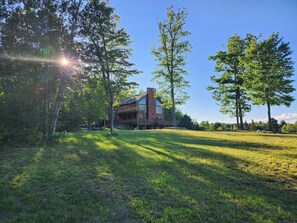 Exterior - Private 50-Acre Northern MI Lodge. Walk to Golf & Fun Park. Trails Onsite (Comins)