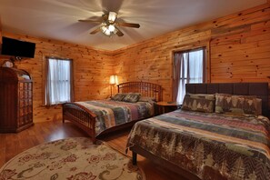 5 bedrooms, iron/ironing board, free WiFi, bed sheets - Private 50-Acre Northern MI Lodge. Walk to Golf & Fun Park. Trails Onsite (Comins)