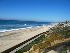 Sun loungers, beach towels - Relax in Style in Carlsbad's Best Location (Carlsbad)