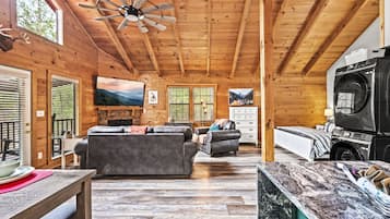Smart TV, fireplace