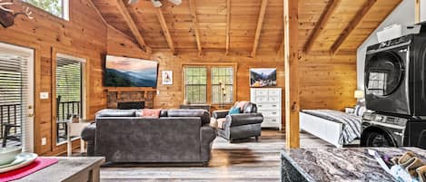 Smart TV, fireplace