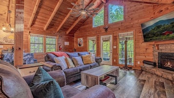 Smart TV, fireplace