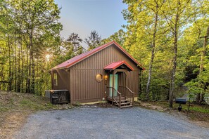 Exterior - Hot tub. Views. Multicade Game! (Sevierville)