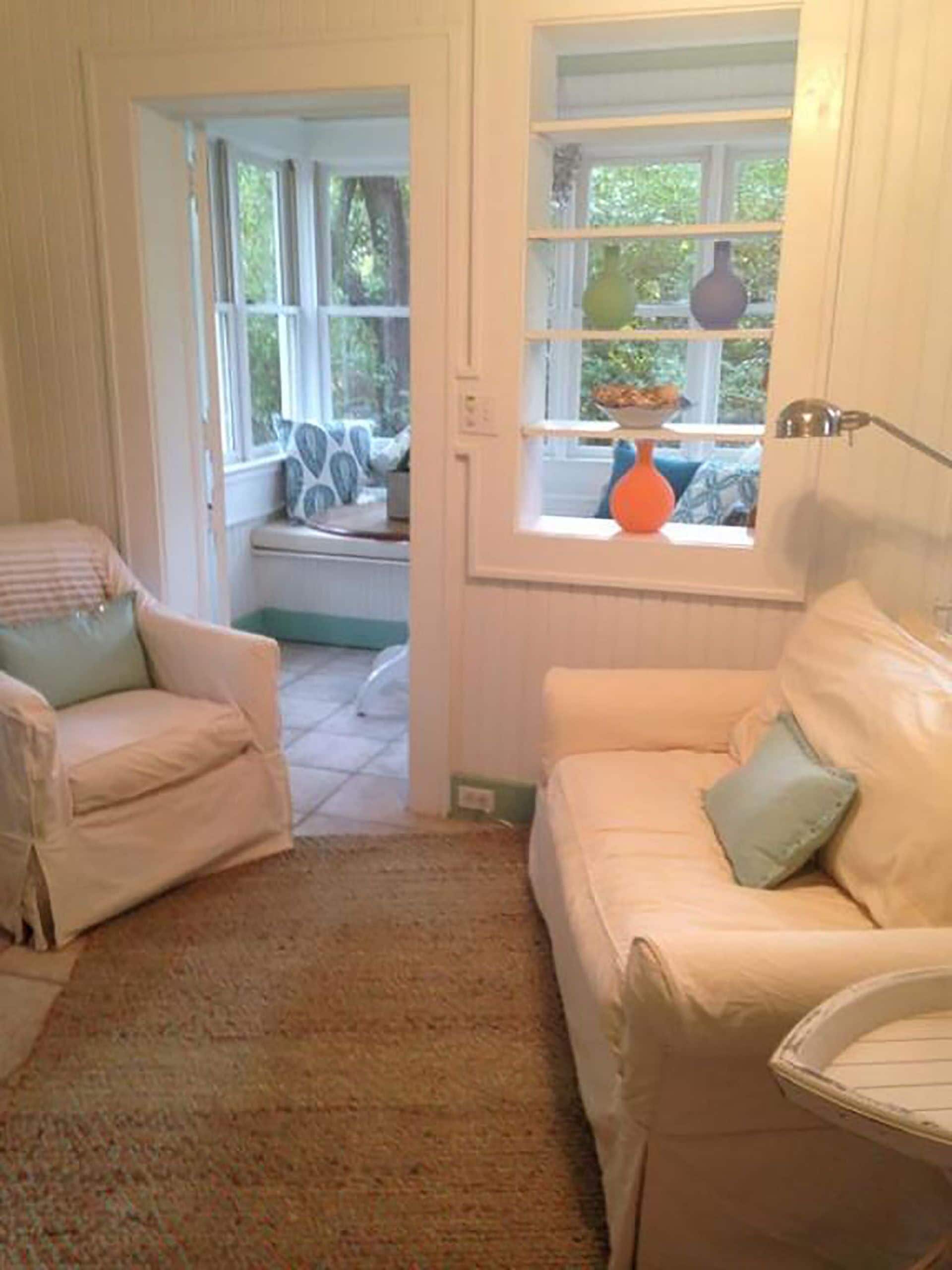 智能电视、DVD 播放器、书