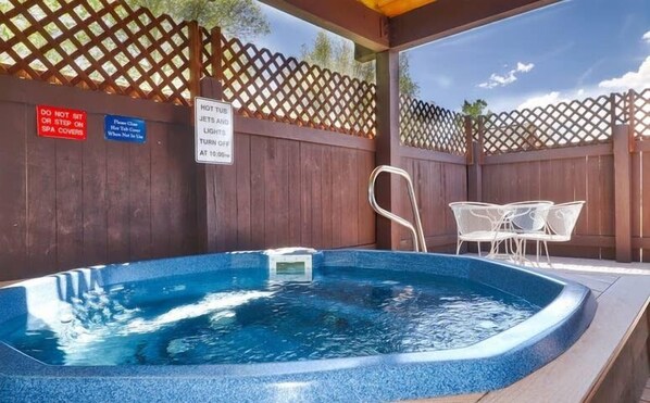 Bain à remous extérieur