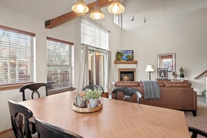 Dining - Great Location. Hot Tub. Nice Views.Balcony. (Frisco)