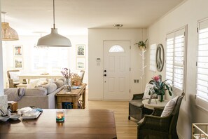 Smart TV, DVD player, books, stereo