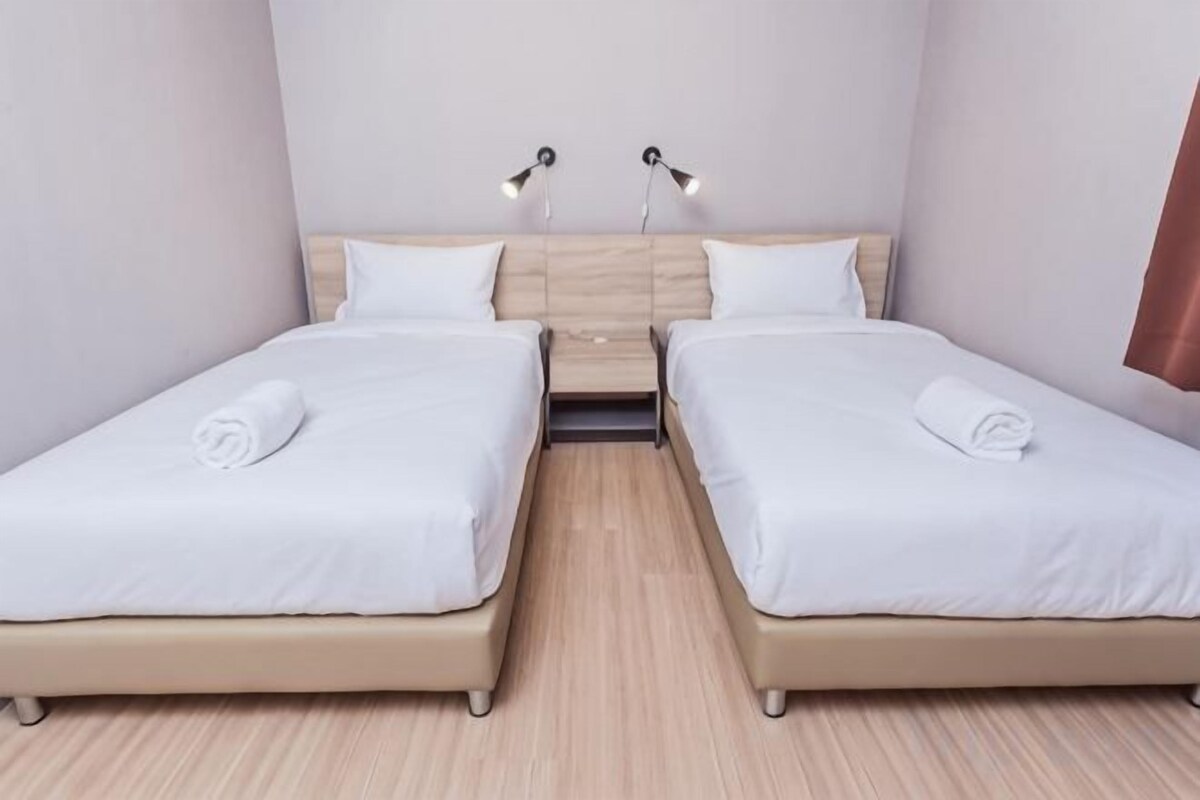Bureau, rideaux occultants, chambres insonorisées, Wi-Fi gratuit