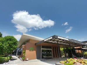 Exterior - Morino Hotel Si Racha (Si Racha)