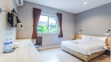 Standard Double Room | Desk, blackout drapes, soundproofing, free WiFi