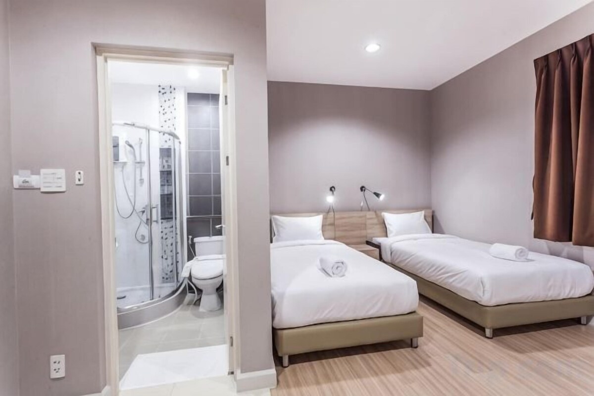 Salle de bain | Douche, articles de toilette gratuits, serviettes fournies