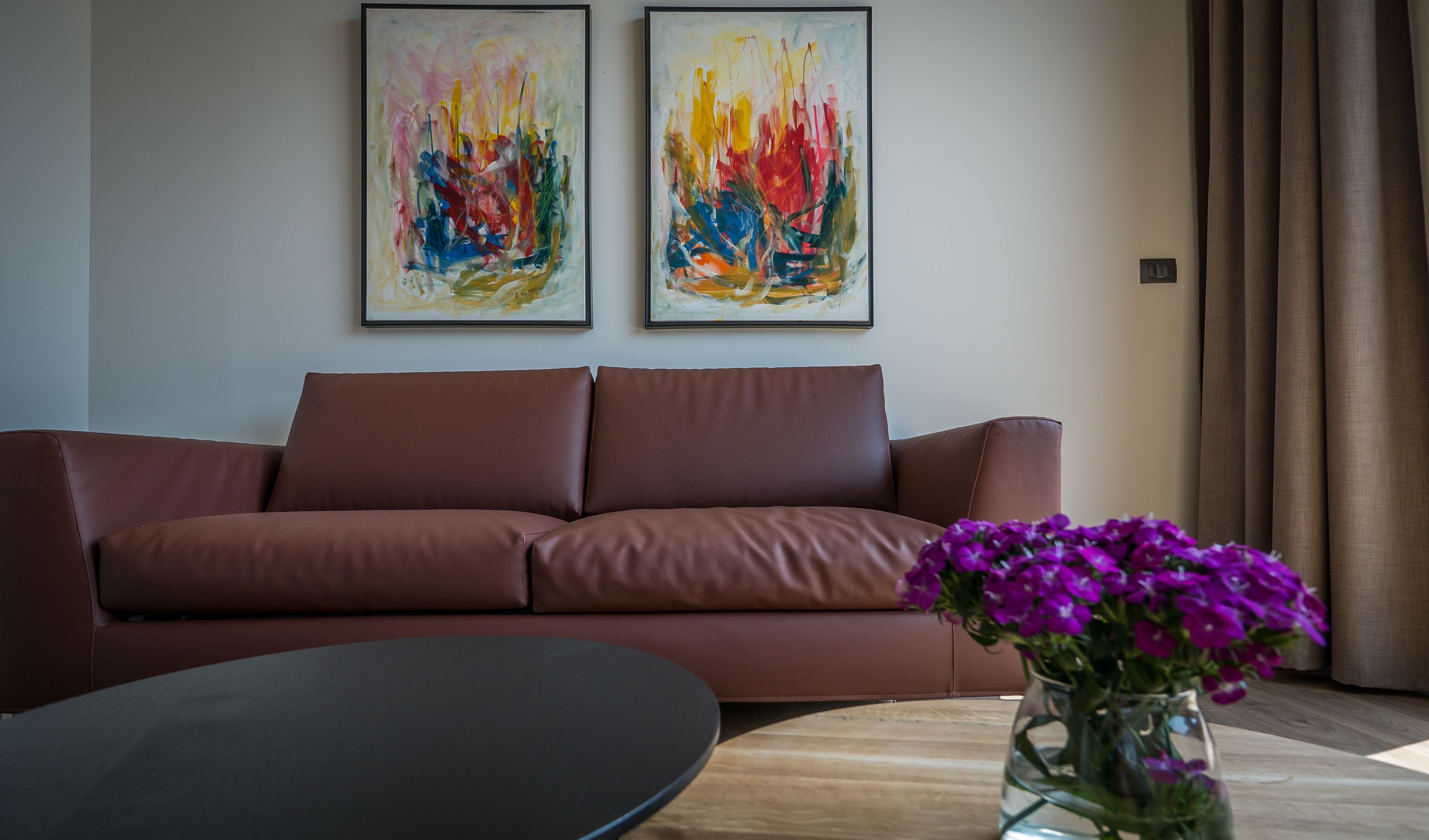 deluxe suite, balcony | living area | flat-screen tv