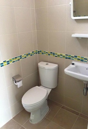 Bruser, gratis toiletartikler, håndklæder