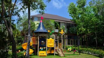 Área de juegos infantiles al aire libre