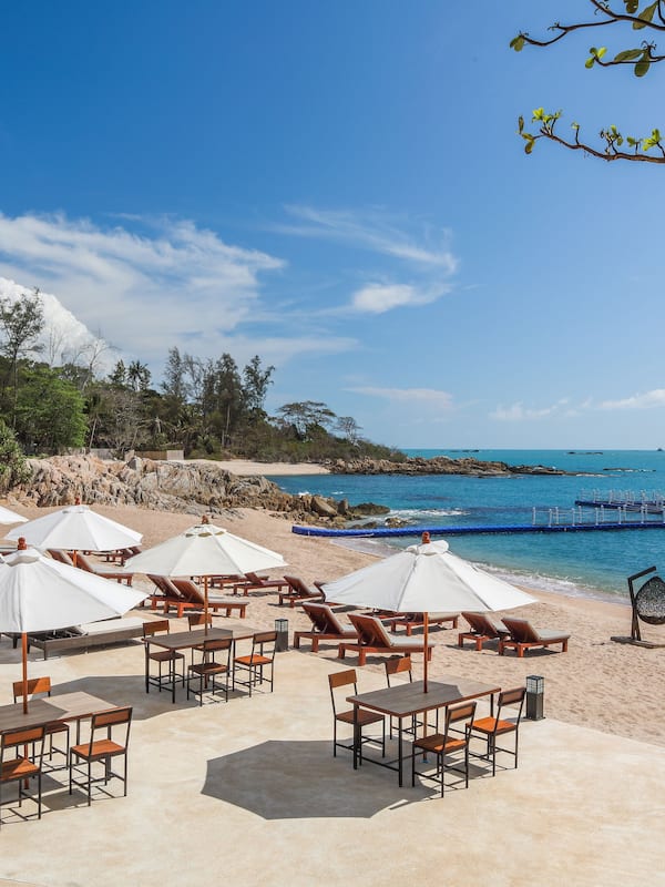Private beach, white sand, beach umbrellas, beach towels