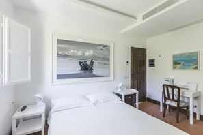 Minibar, desk, soundproofing, iron/ironing board