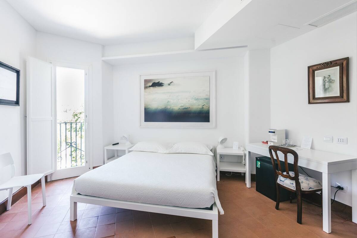 Minibar, desk, soundproofing, iron/ironing board