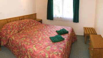 Ameublement personnalisé, rideaux occultants, fer et planche à repasser