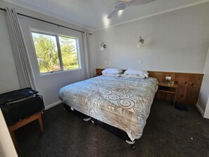 Individually furnished, blackout curtains, iron/ironing board - Fletcher Christian Apartments (Norfolk Island)