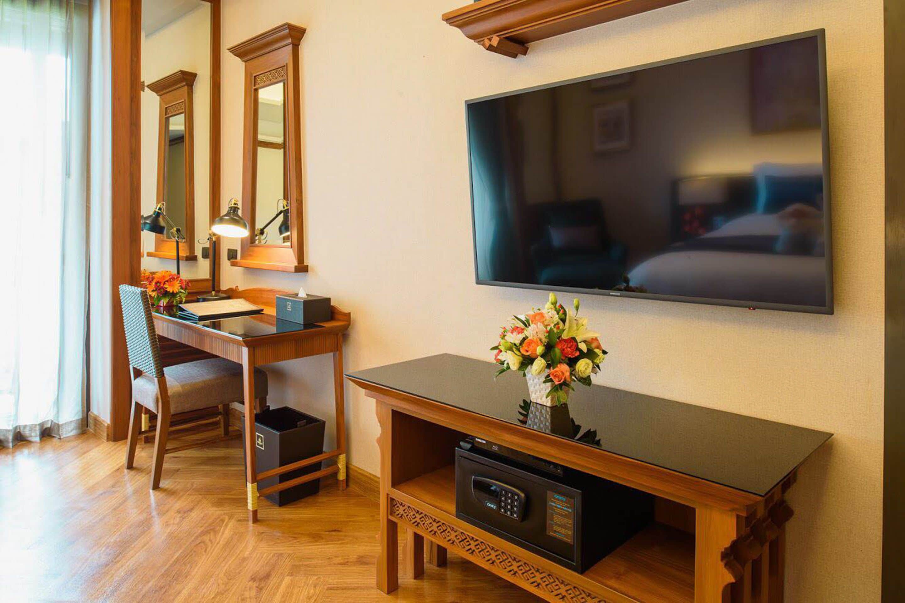 1 bedroom, free minibar items, in-room safe, individually decorated