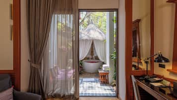 Deluxe Room with Jacuzzi | Vue depuis le balcon