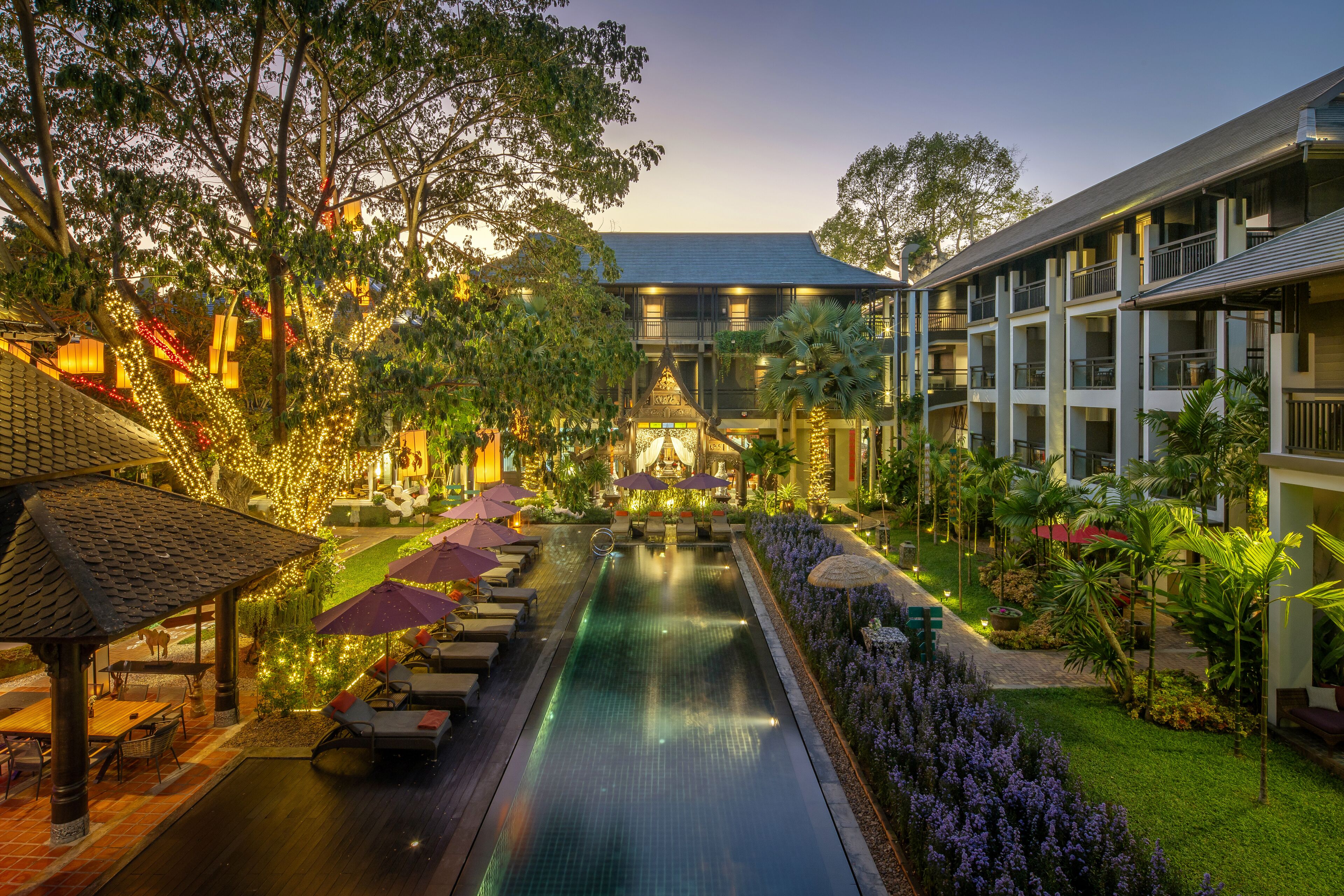 住宿正面 - 傍晚/夜晚