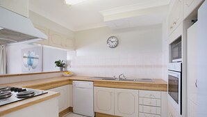 Private kitchen - Imperial Surf No.23 (Surfers Paradise)
