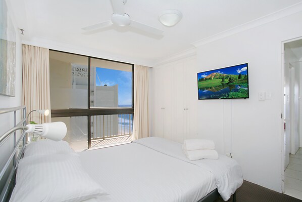 Deluxe Apartment, 2 Bedrooms, Ocean View | 2 bedrooms, iron/ironing board, WiFi (free), bed sheets